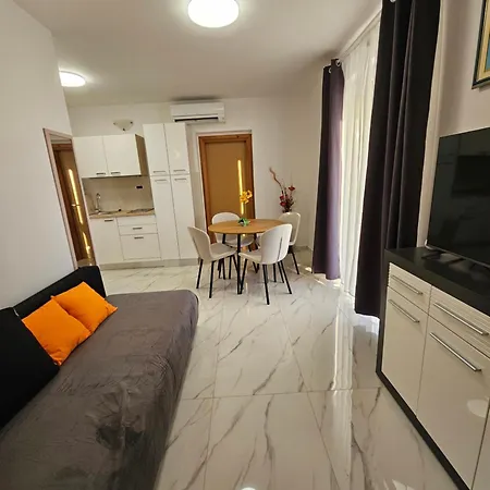 Mary Apartamento Trogir