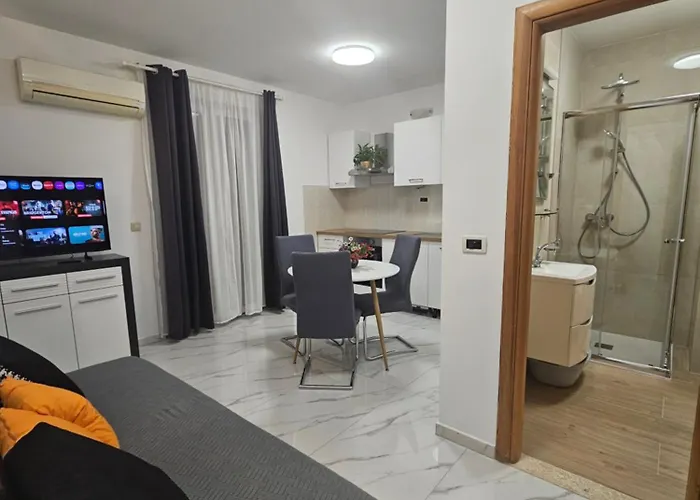 Mary Apartman Trogir